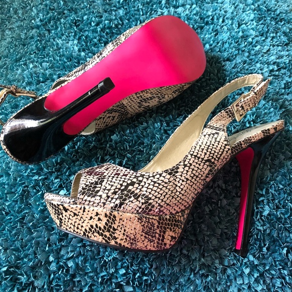 NEW Snake Print with Hot Pink Bottom Stilettos - Picture 2 of 13